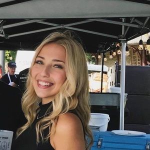 Meet your Posher, Rebecca